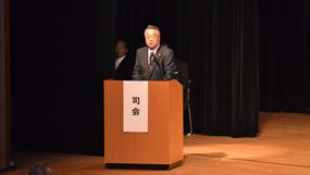 開会の挨拶は四国トラック協会連合会専務理事前谷氏