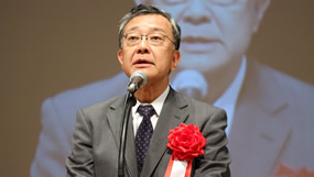 来賓祝辞を述べる国土交通省自動車局長　奥田氏