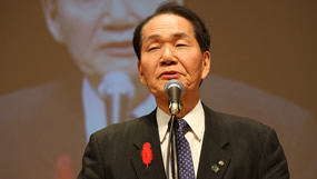 来賓祝辞を述べる香川県知事　浜田氏