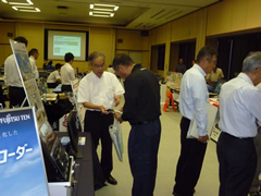 岡山県トラック協会で「安全環境製品展示会」開催