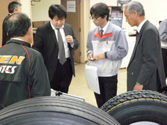 山形県トラック協会で展示会開催