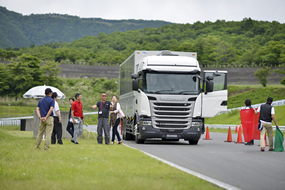 スカニア大型トラック（カーゴ車系単車）のユーザー試乗会