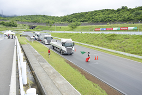 スカニア大型トラック（カーゴ車系単車）のユーザー試乗会
