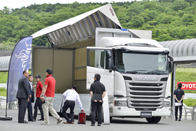 スカニア大型トラック（カーゴ車系単車）のユーザー試乗会